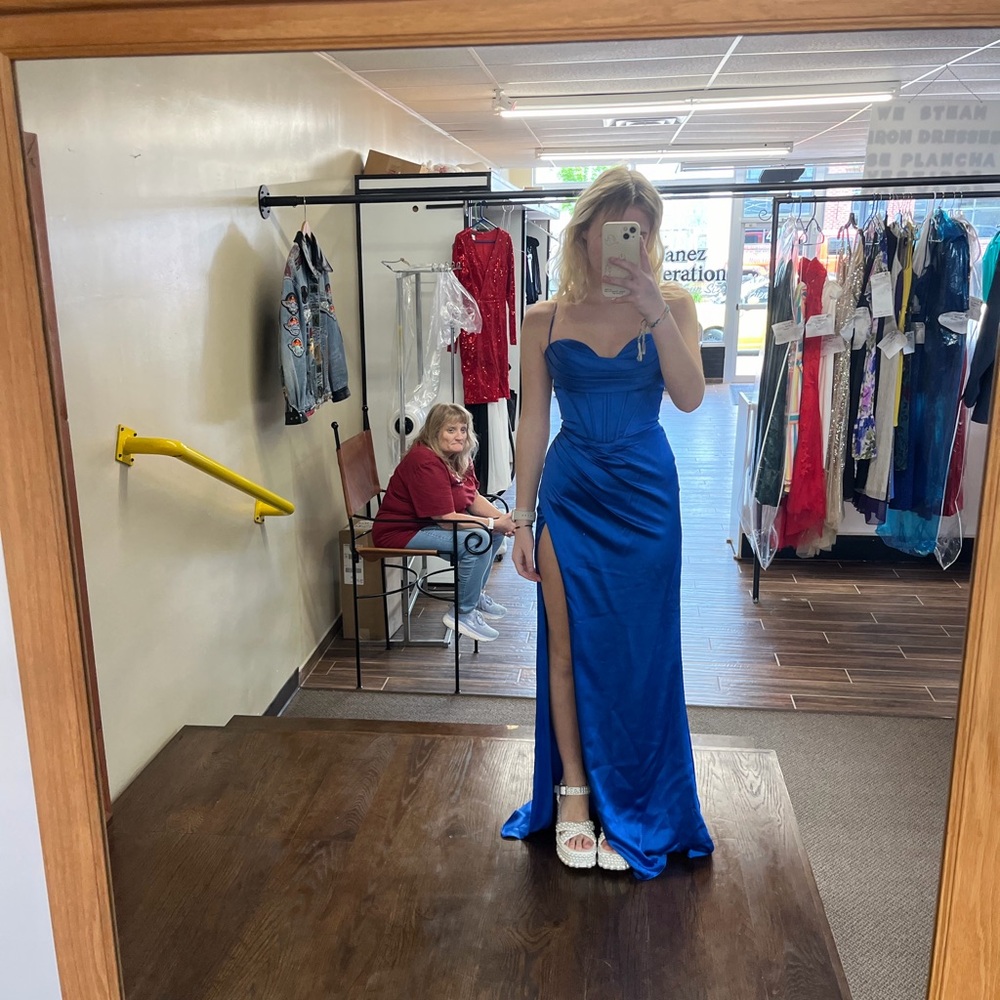 Elegant Blue Evening Gown